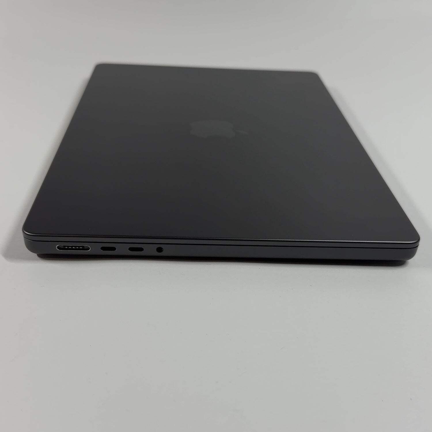 2023 Apple MacBook Pro 14″ M3 Max 30C GPU 4.0GHz 36GB RAM 1TB SSD A2992