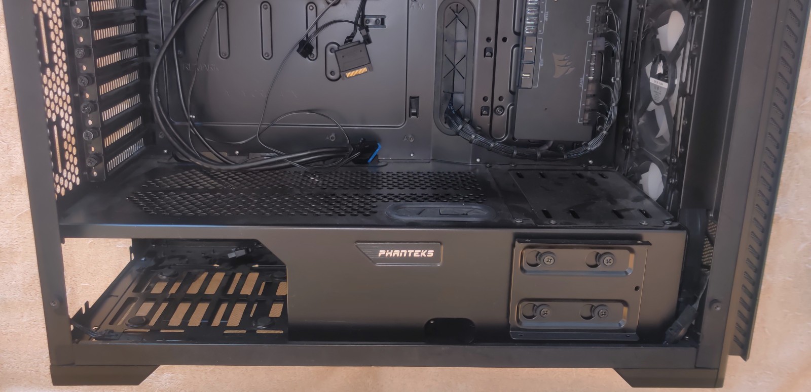 Phanteks Enthoo ProM Black Tempered Glass Edition Mid-Tower w/ Corsair Case Fans
