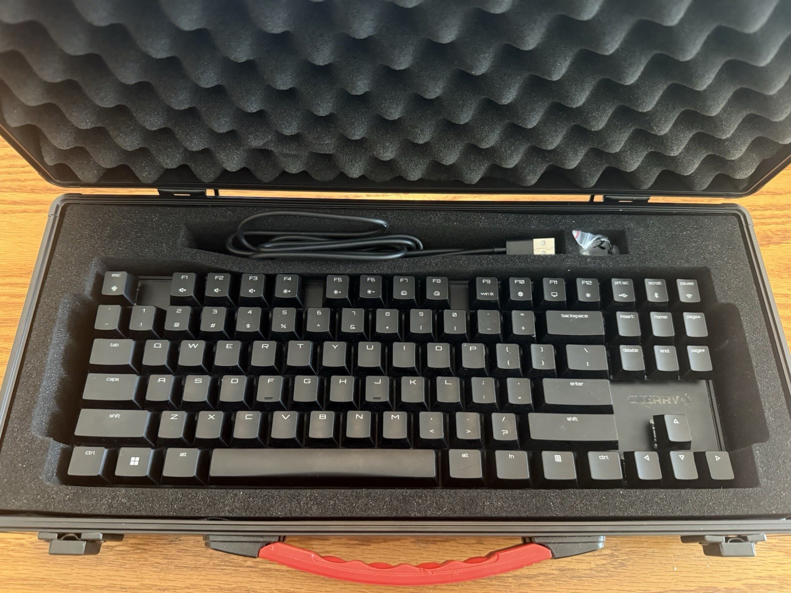 Cherry MX 8.2 TKL Wireless Gaming Keyboard. Mechanical 87keys (READ DESCRIPTION)