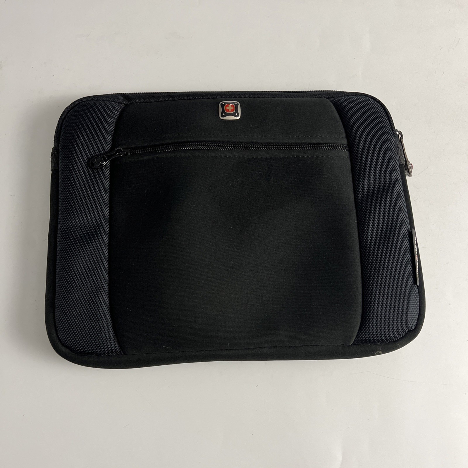 Swiss Gear Lunar Padded Tablet Sleeve Pouch Black Zipper Closure SwissGear Bag