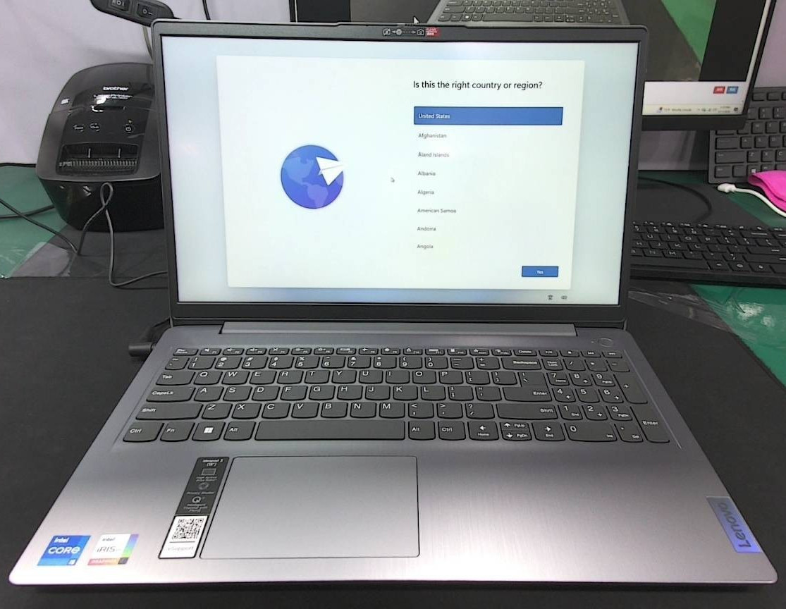 Lenovo IdeaPad 3 15.6″FHD Touch Laptop, Intel Core i5-1135G7, 20GB 1TB SSD
