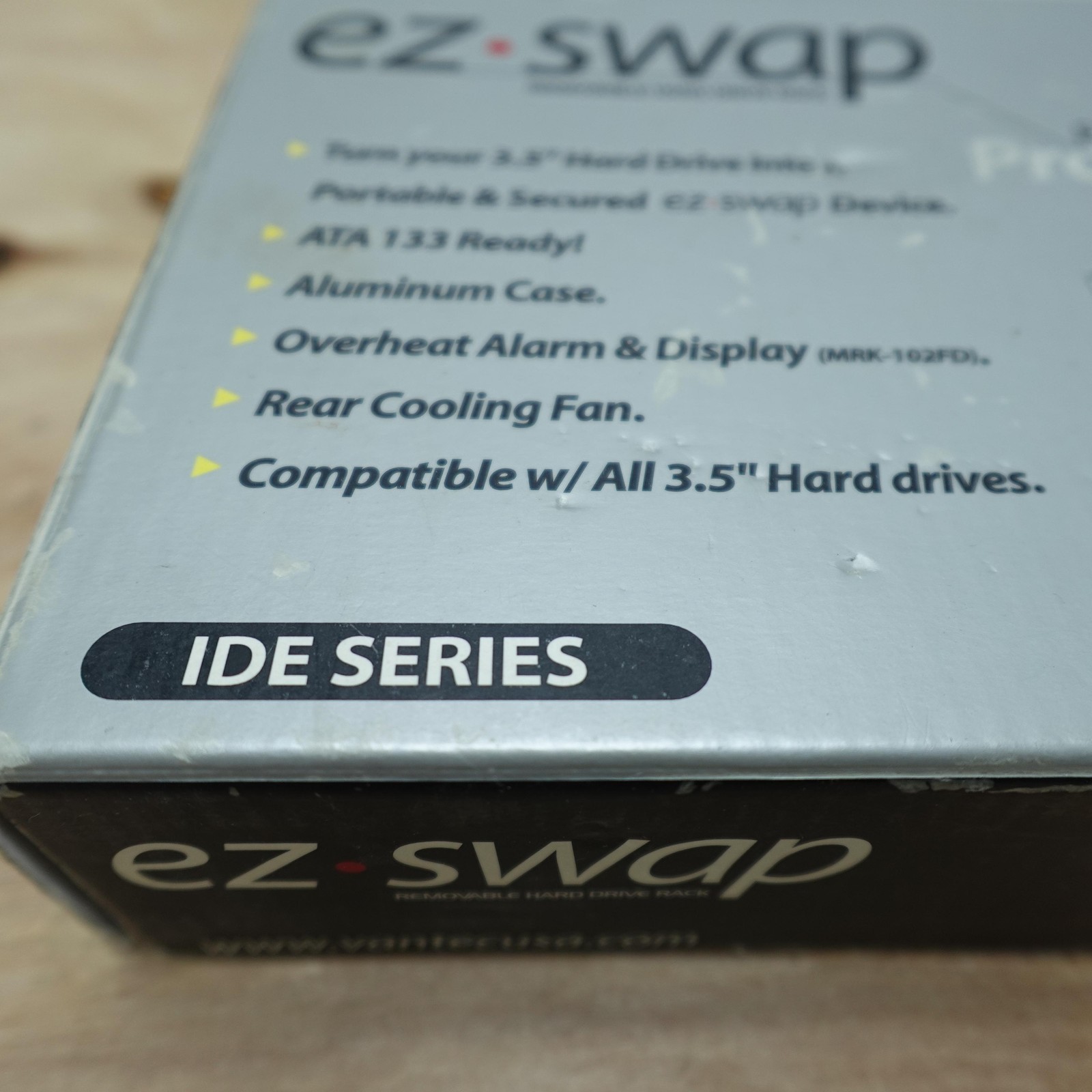 Vantec EZ-Swap MRK-102FD IDE 3.5″ Removable Hard Drive Rack Silver LCD Alarm