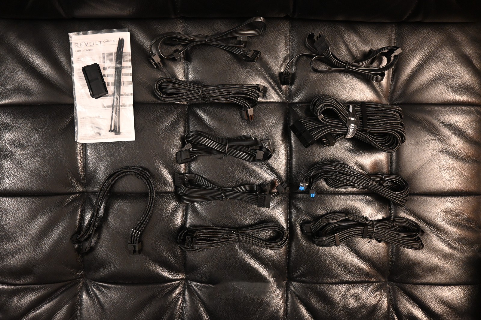 Phanteks Revolt 1600W 80 PLUS Titanium PCIe 5 + Cable Kit