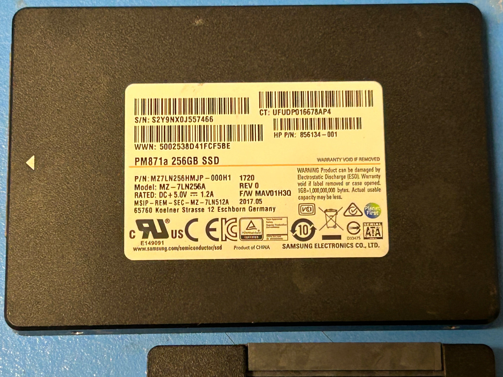 Lot of Samsung PM871a MZ-7LN256A 256GB 2.5″ SATA III Internal SSD 6Gb/s