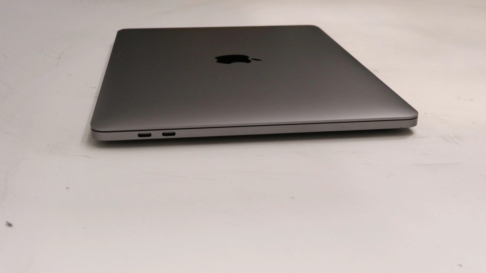 Apple Macbook Pro 13″ i7-1068NG7 16GB 1TB – Good