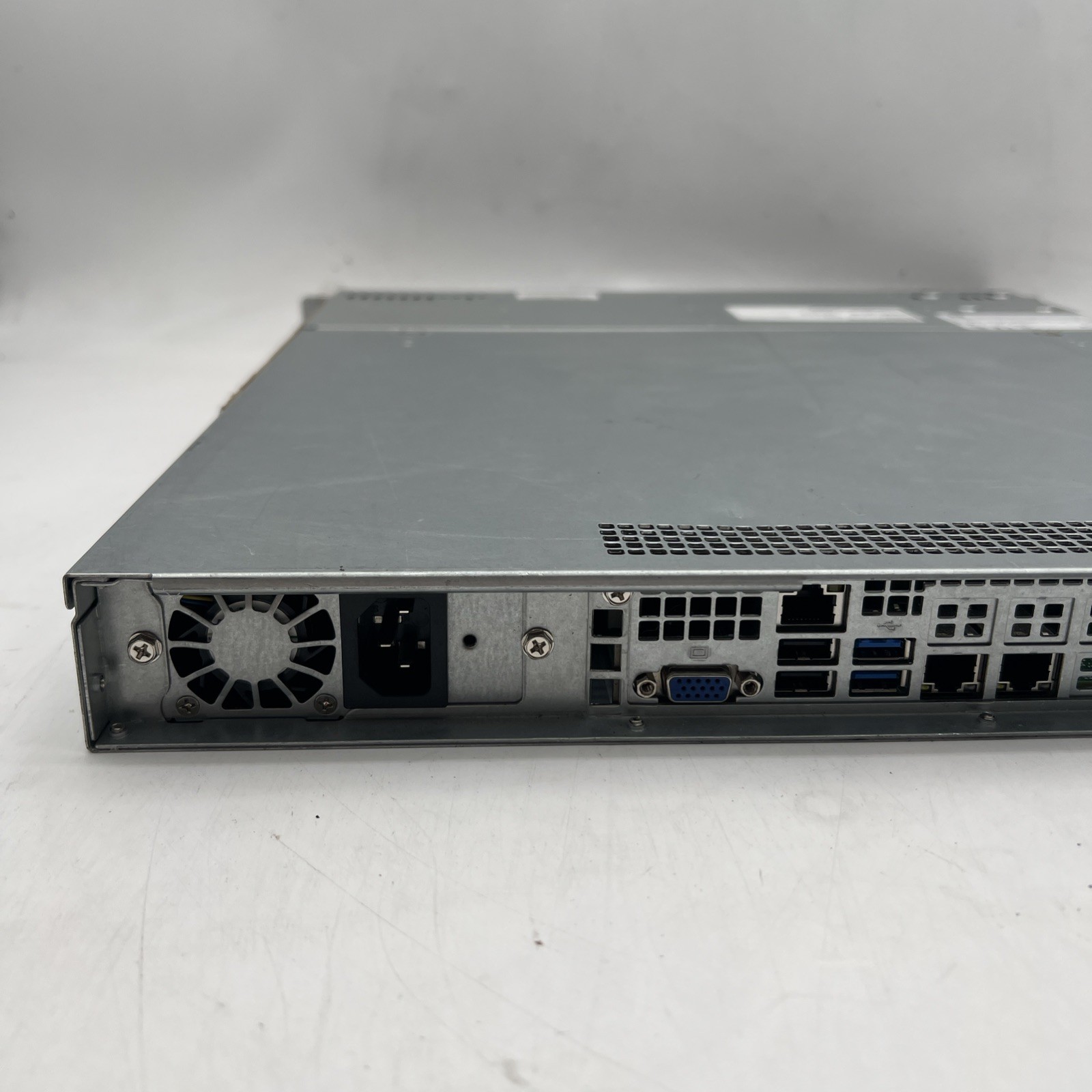 Supermicro 813M-3 Server Xeon E 2246G 3.6GHz 16GB RAM No Drive No OS