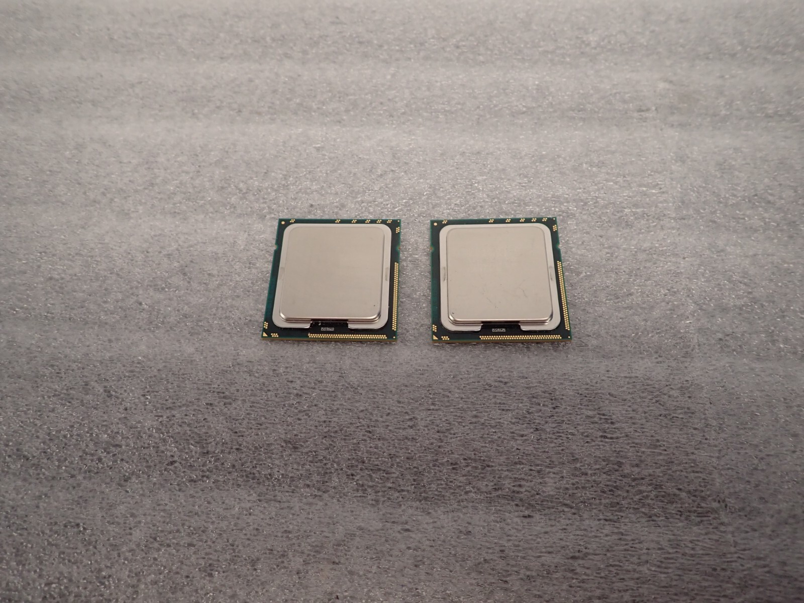 Lot of 2 Intel Xeon E5645 6 core 2.40GHz LGA 1366 SLBWZ Server CPU Matching Pair