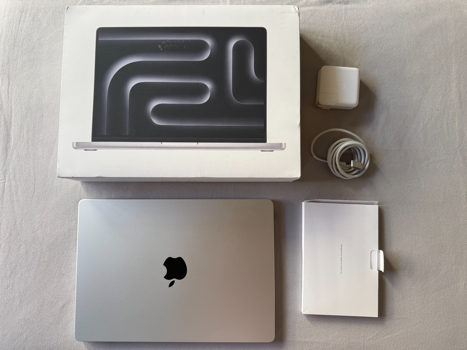 Apple 14-inch MacBook Pro – Apple M5 chip with 10-core CPU and 10-core GPU – 16G