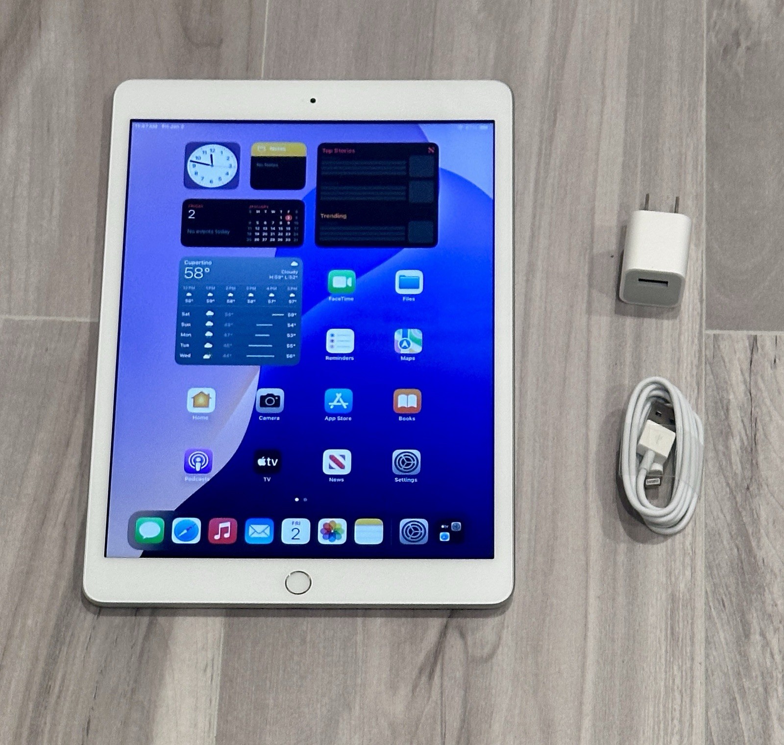 Apple iPad 7th Gen – 10.2″ Display 32GB Wi-Fi Silver Color – Excellent Condition