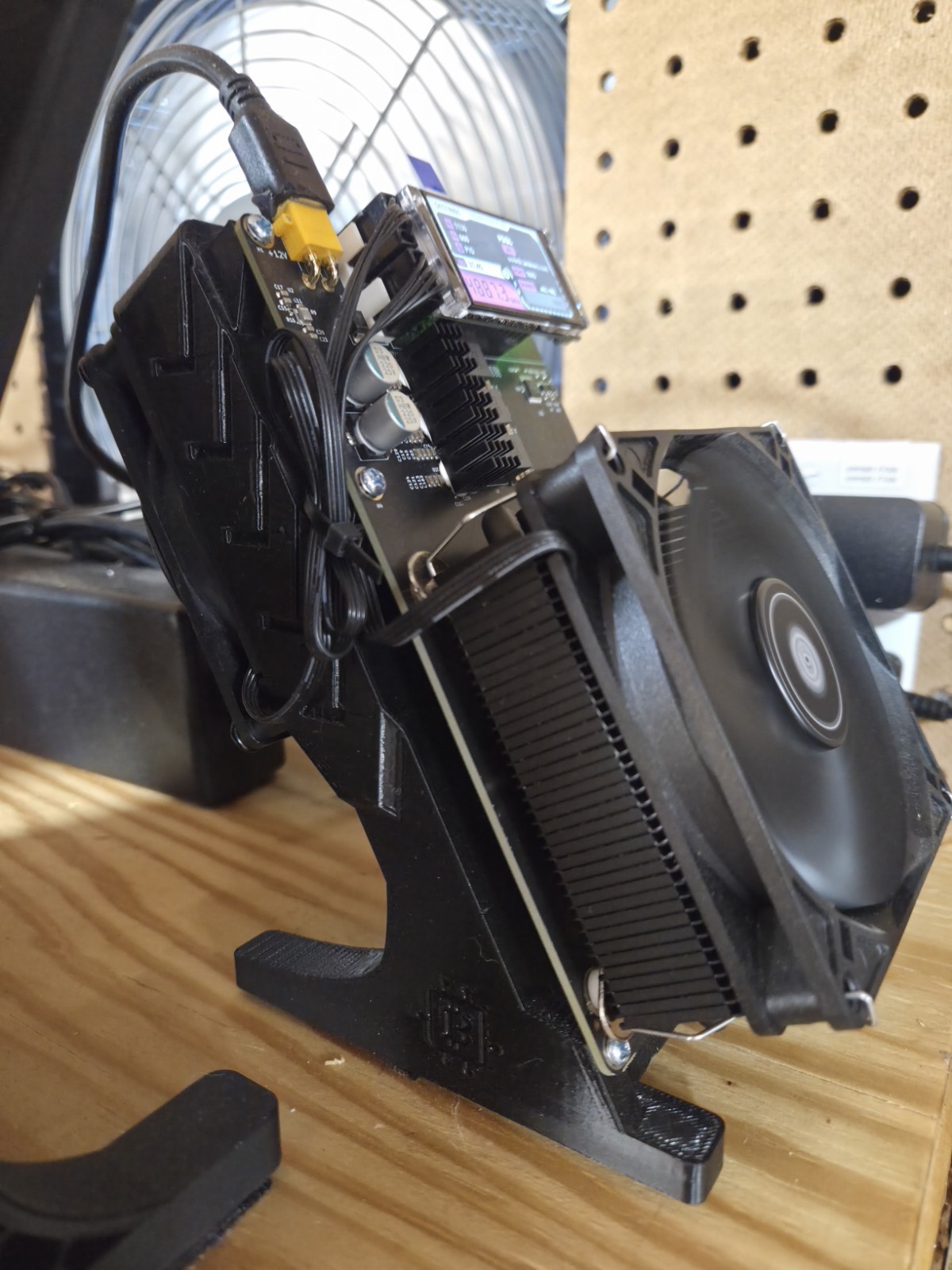 Nerdqaxe++ Rev 6.1 6 TH/s (Includes rear fan)