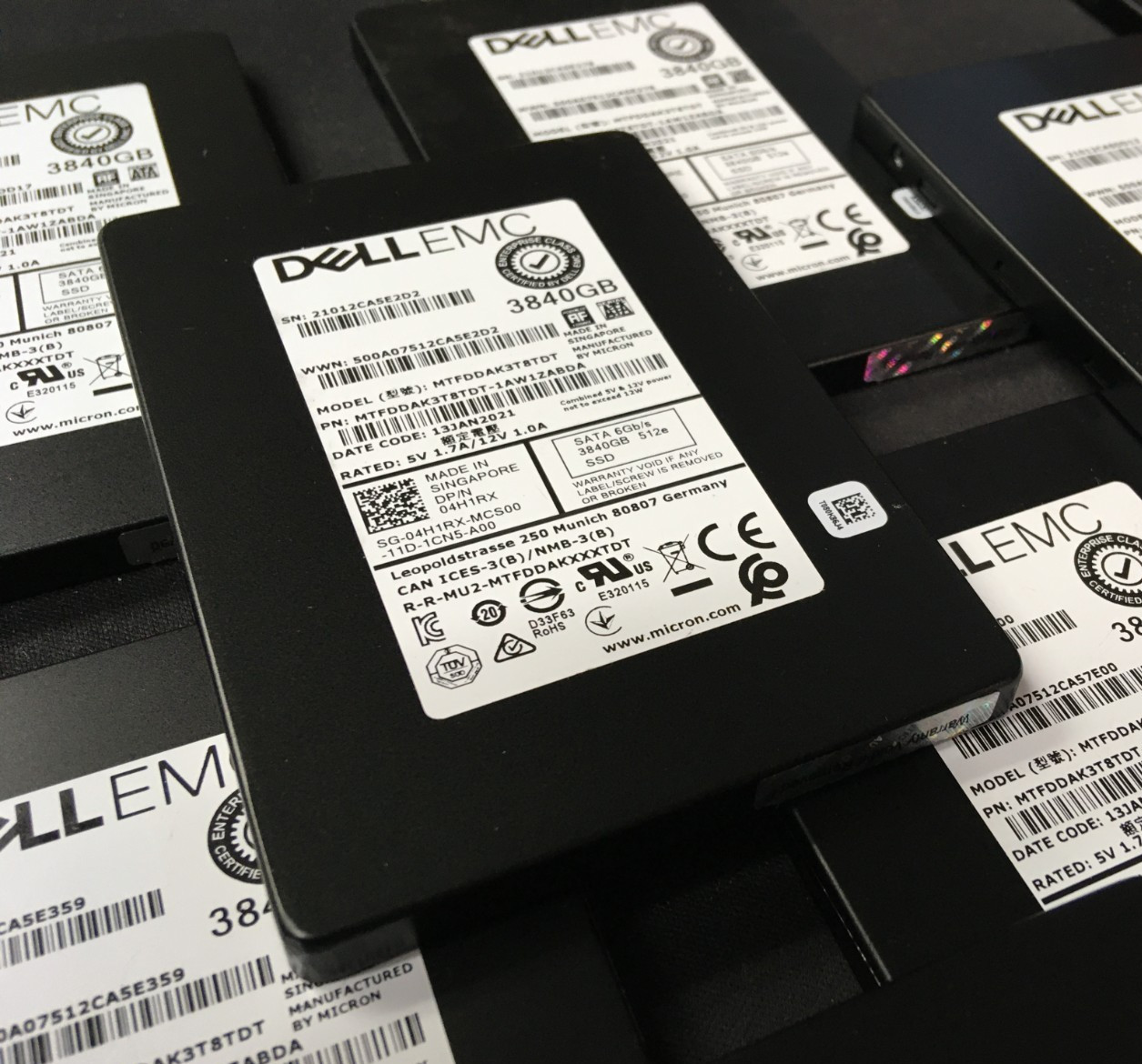 DELL EMC 3.84TB 2.5″ 6Gb/s SATA SSD MTFDDAK3T8TDT DP/N 04H1RX *100% HEALTH*