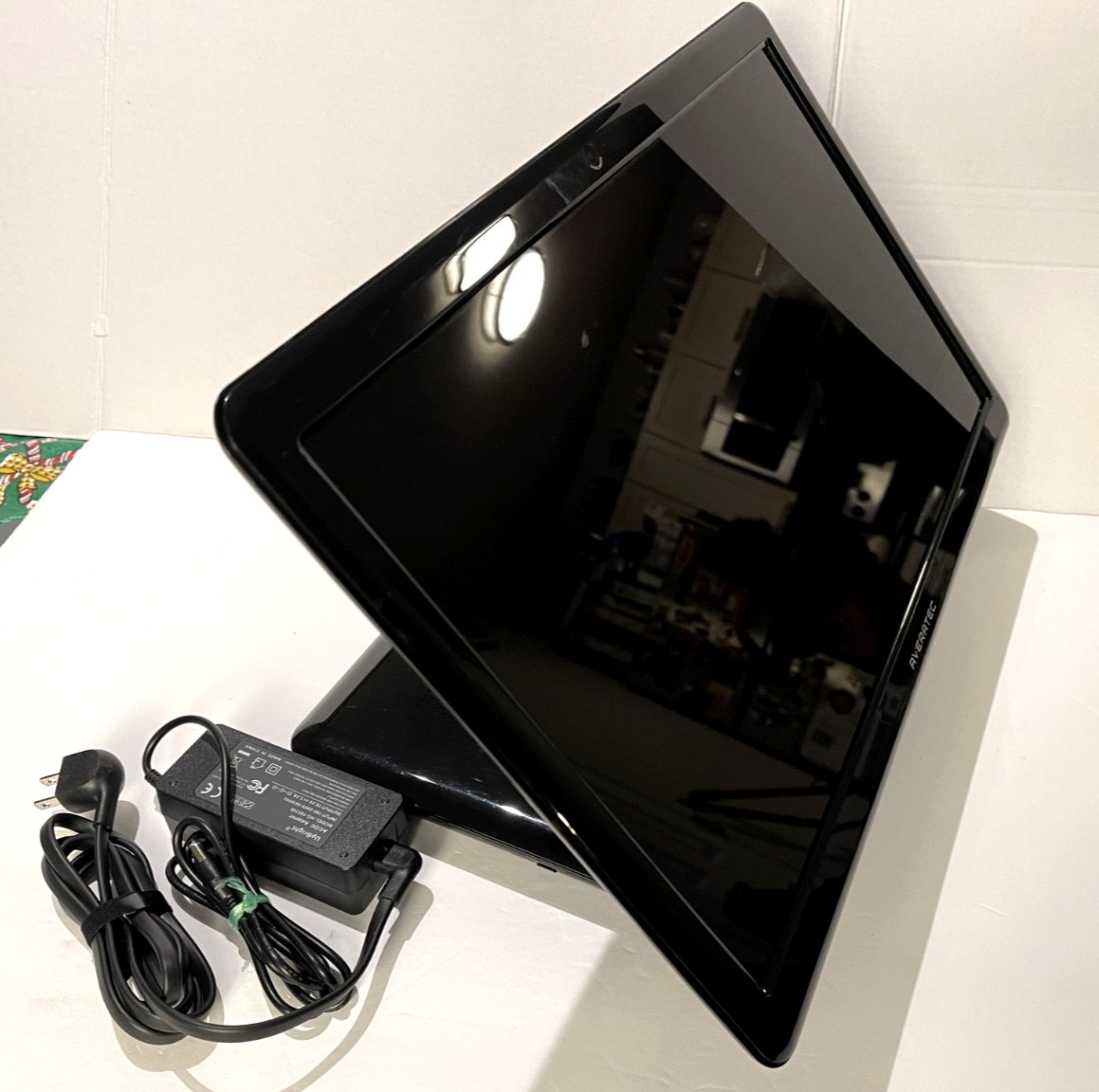 Averatec All-In-One XP Computer for Parts or Repairs -Read