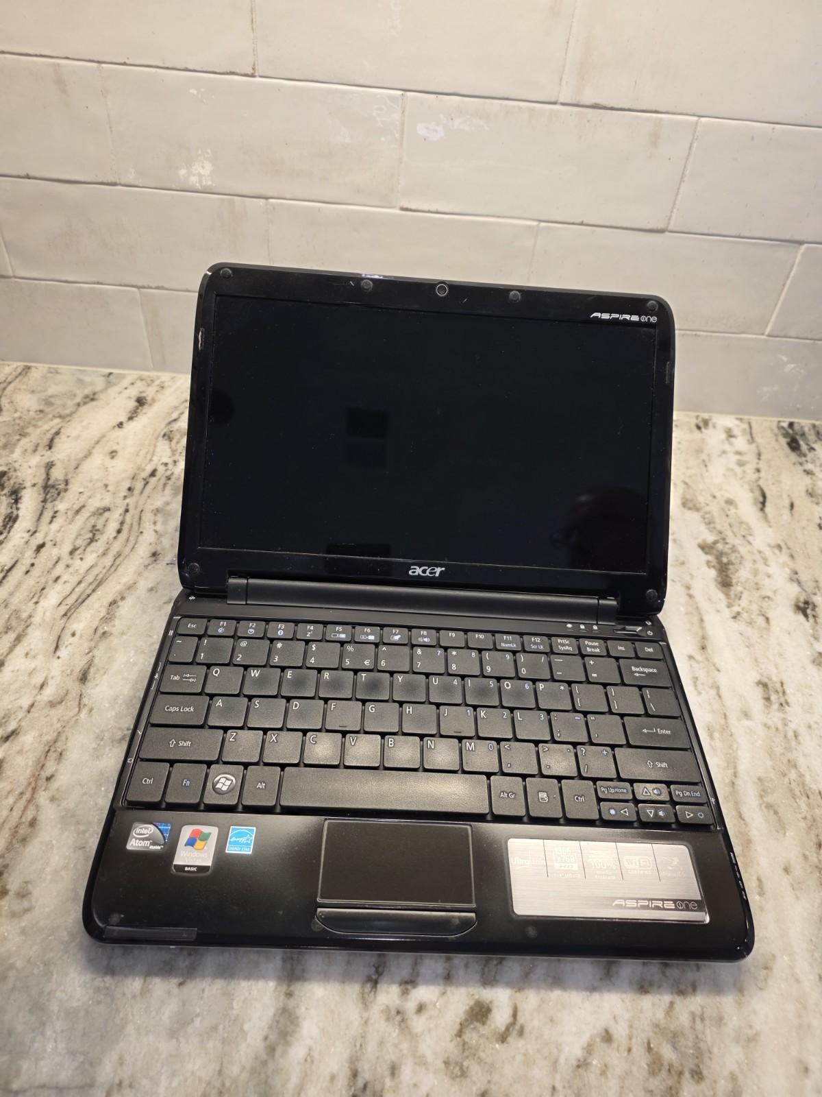 Acer Aspire One A0751h CPU 2520 10.1″ Netbook Intel Z52O 1.33GHz Boots – NO HDD