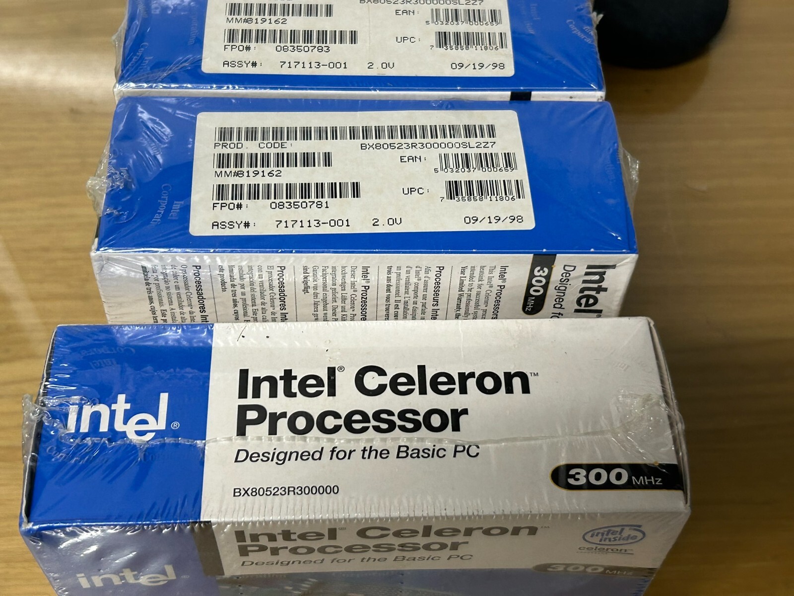 Brand New Sealed INTEL Intel Celeron 300MHz Slot 1 Processor with Heatsink BX805