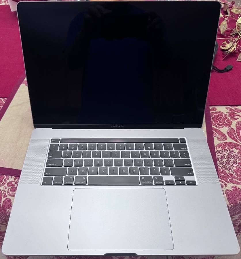 Apple MacBook Pro 2019 i9-9980H 16GB 1TB SSD Radeon Pro 5500M MVVM2LL/A A2141.