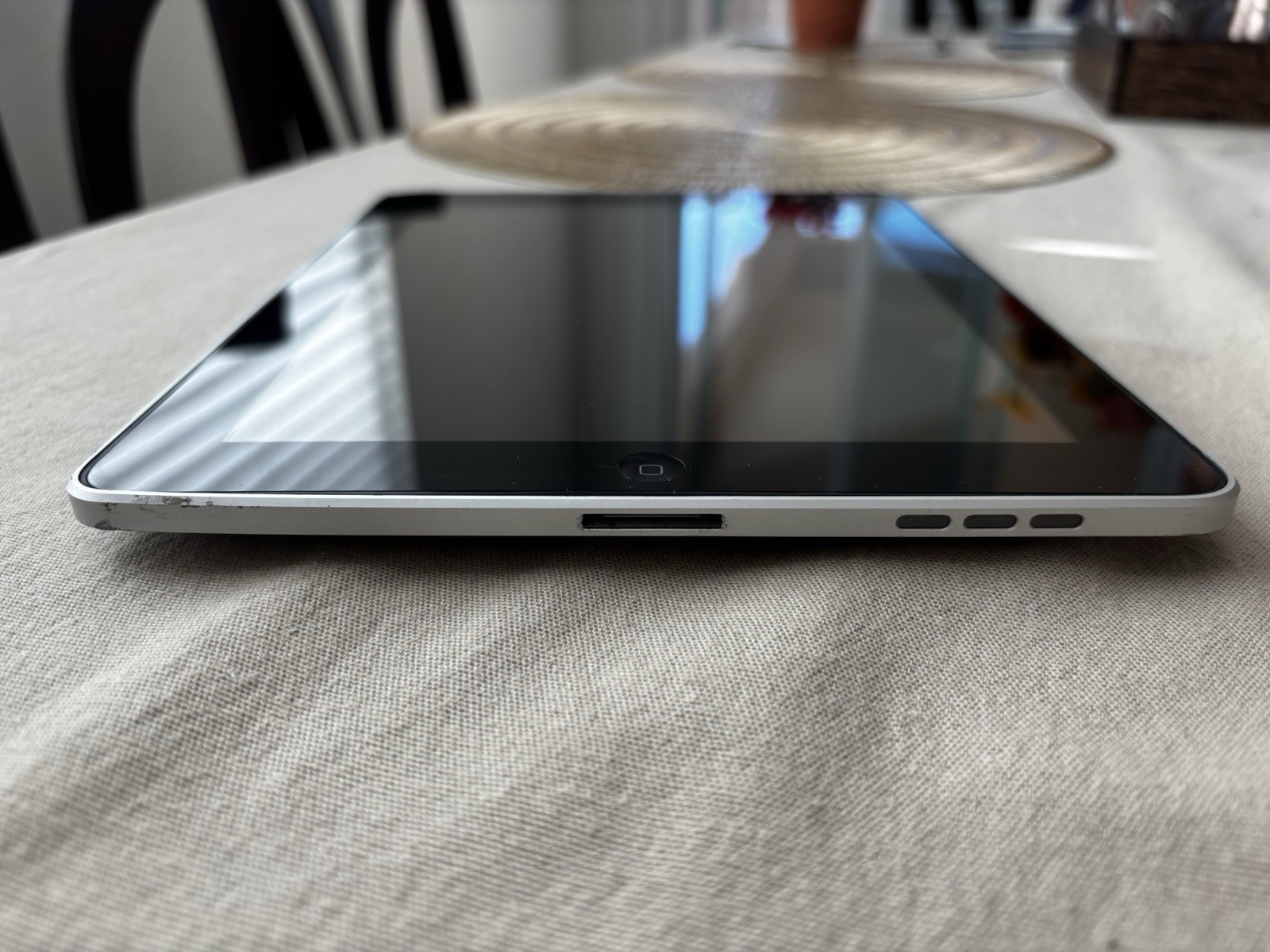 Apple iPad 9.5in Wi‑Fi 16GB Silver Tablet