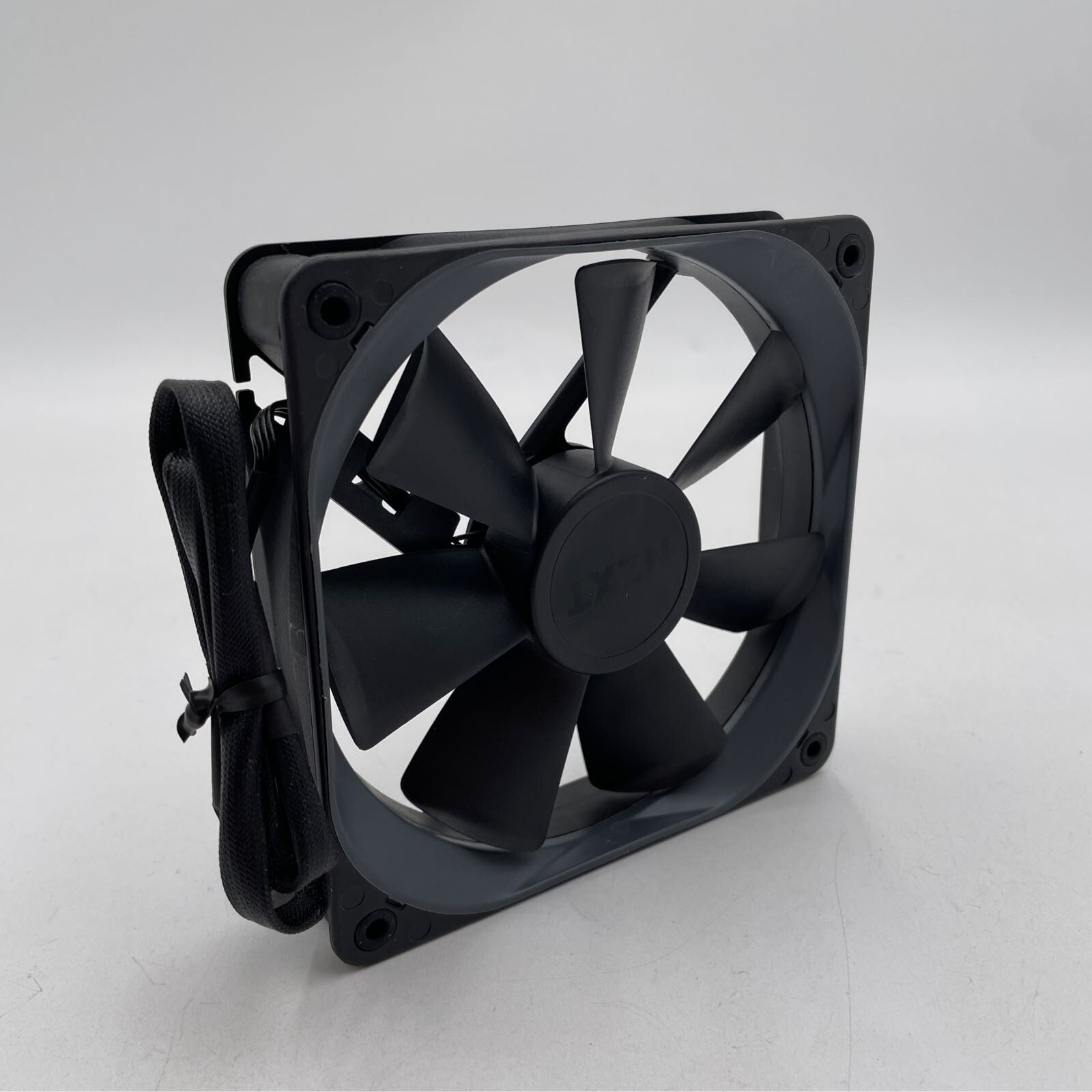 NZXT F120 Fluid Dynamic Bearing Core Fan 120mm Black RF-AP120-FP