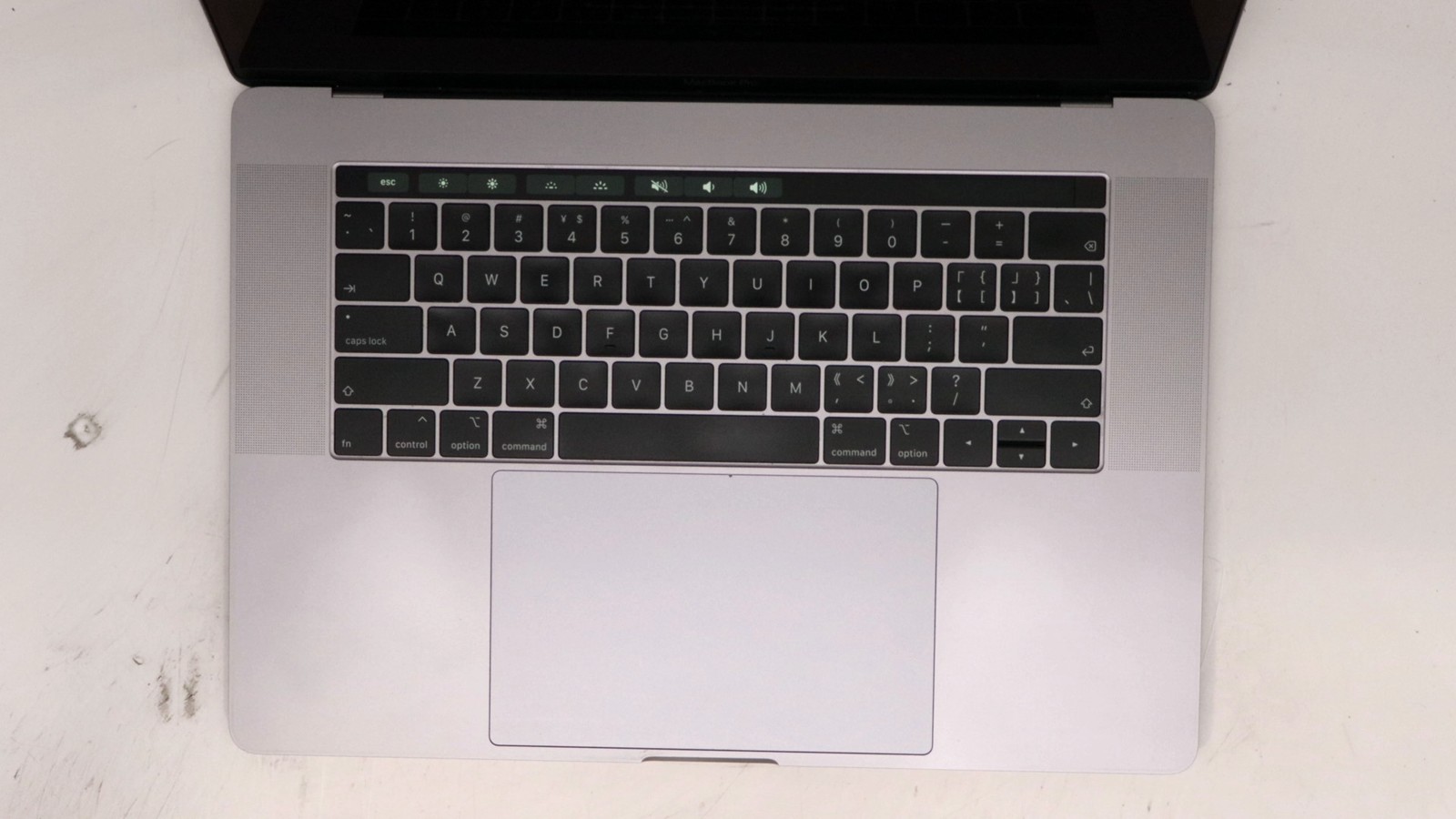 Apple Macbook Pro 15″ i9-9980HK 16GB 512GB CHP KBD – Good READ DESC