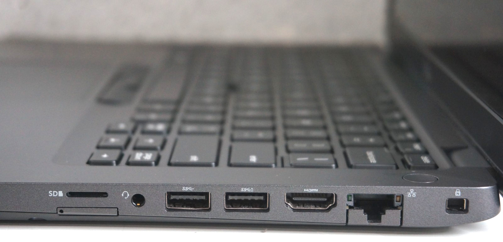 Dell Latitude 5400 – Intel Core i5-8365U @1.60GHz 16GB RAM – No HD/No OS