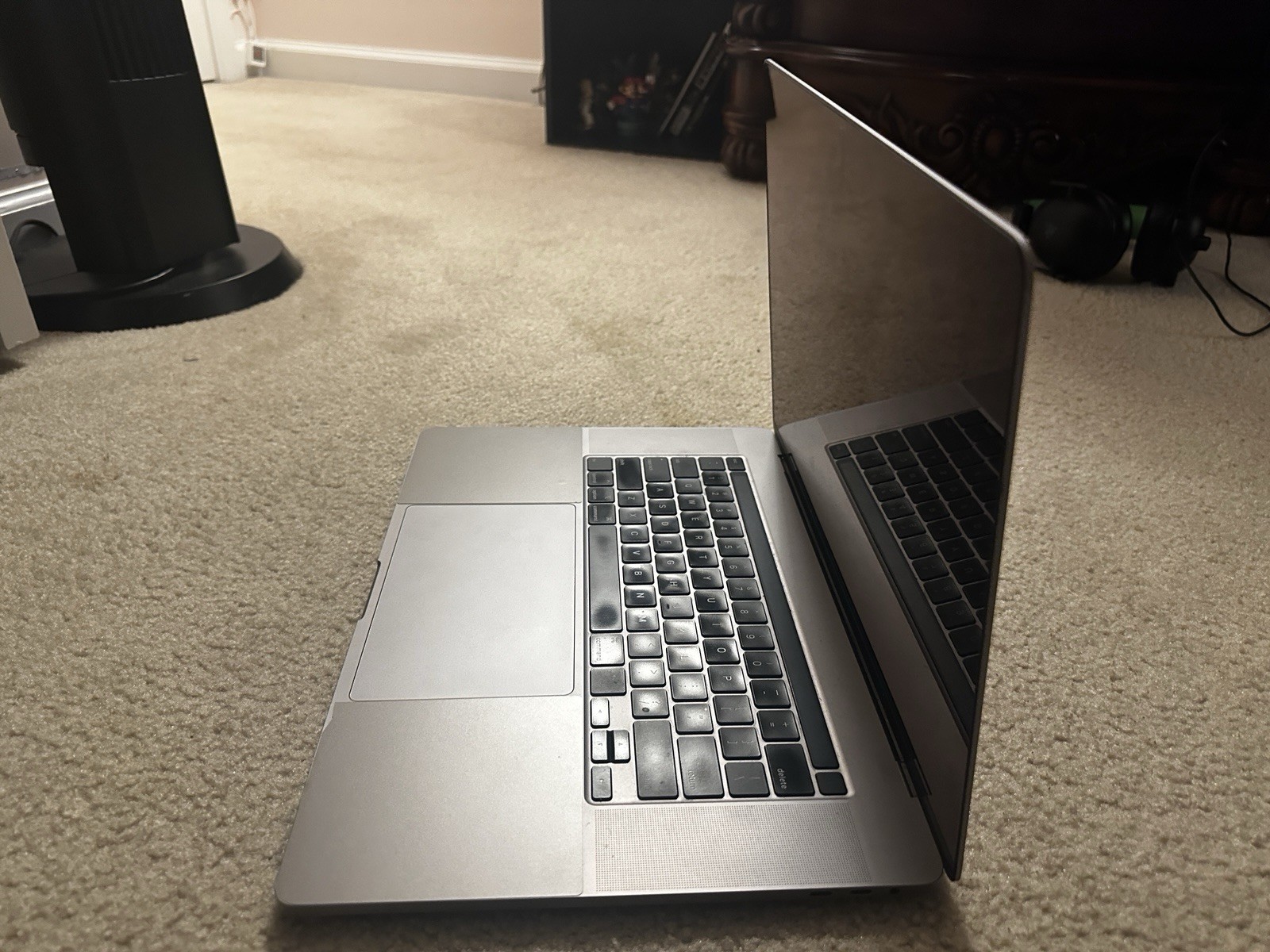 Apple MacBook Pro 16-inch 2019 Model 2.4GHz I9 32GB RAM 1TB SSD Radeon Pro 5600M