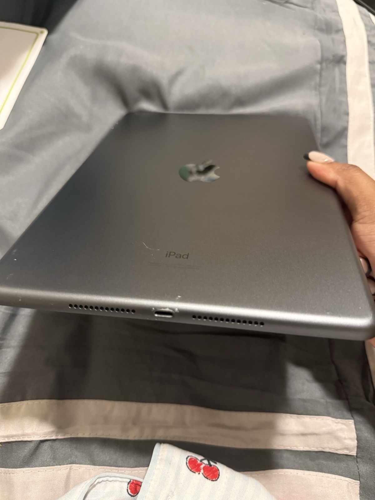 Apple iPad 8th Gen 10.2in 32GB Wi-Fi Gray A12 Bionic 3GB iPadOS