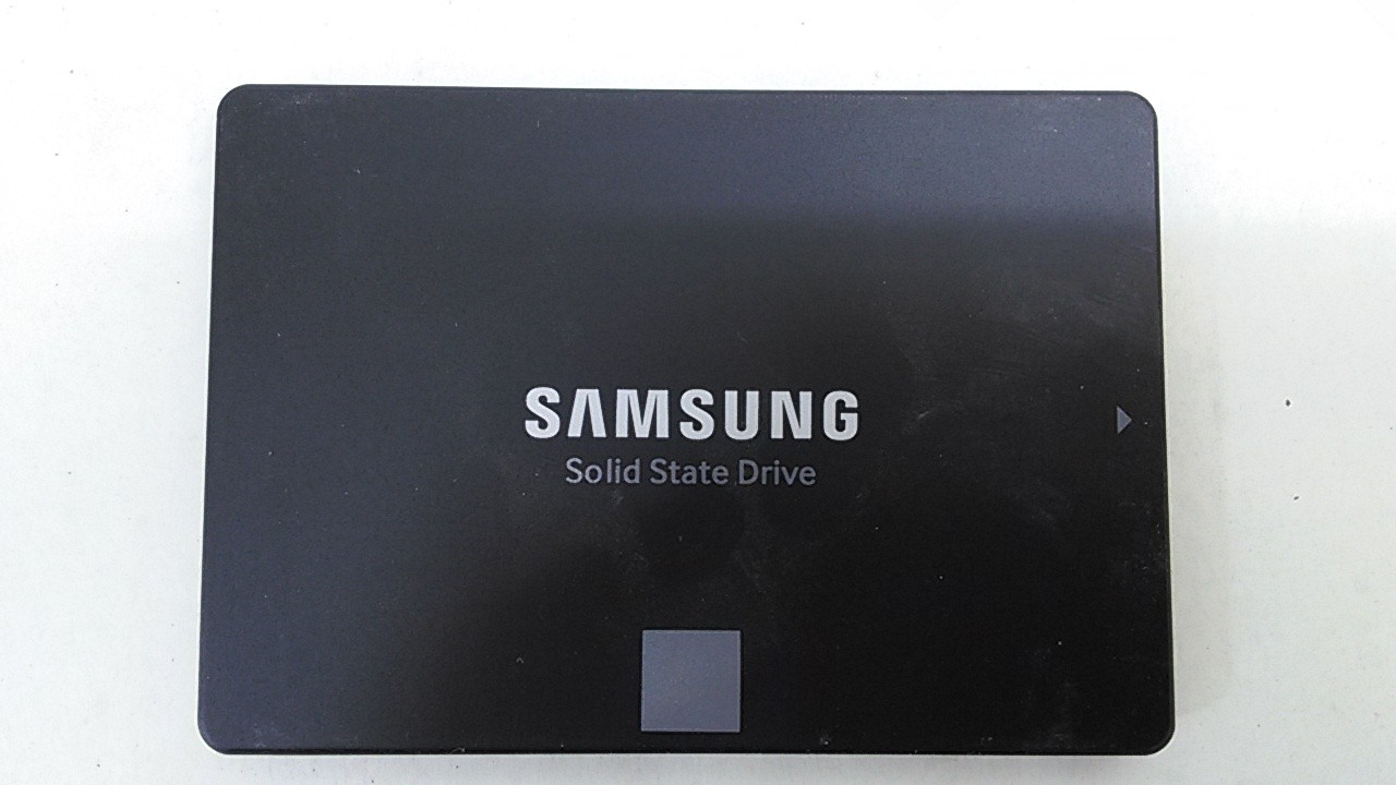 Samsung MZ-76E250 860 EVO 250 GB 2.5 in SATA III Solid State Drive