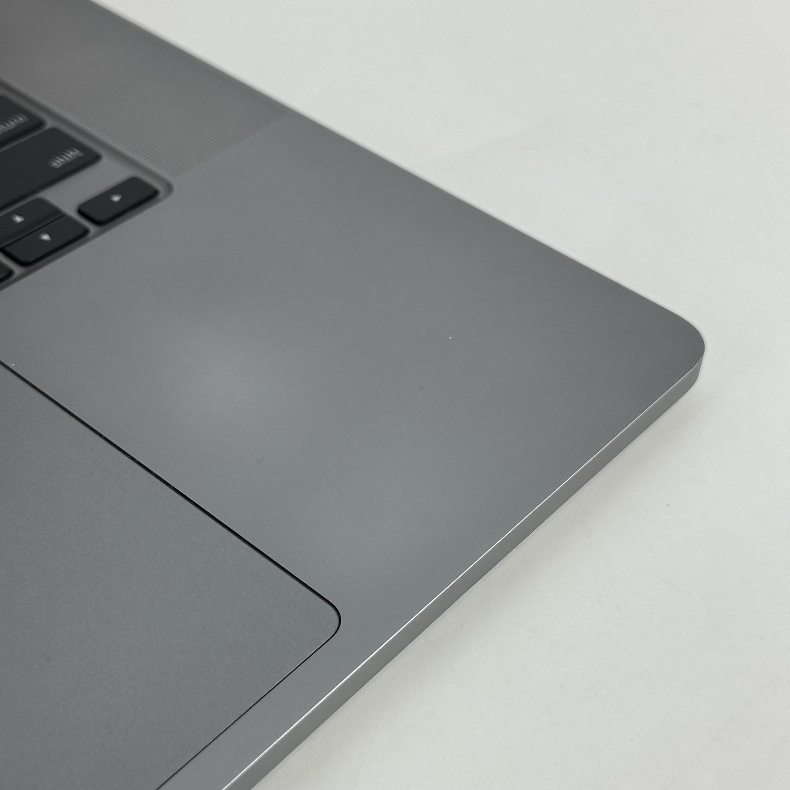 MacBook Pro 16 Touch Bar Space Gray 2019 2.6GHz i7 32GB 1TB AMD Radeon Pro 5500M