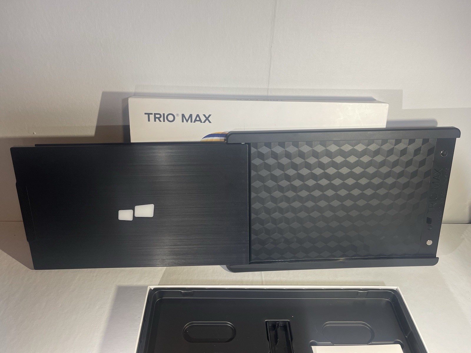 Mobile Pixels Trio Max Portable Monitor for Laptops 14″ Full HD IPS 1920x1080p
