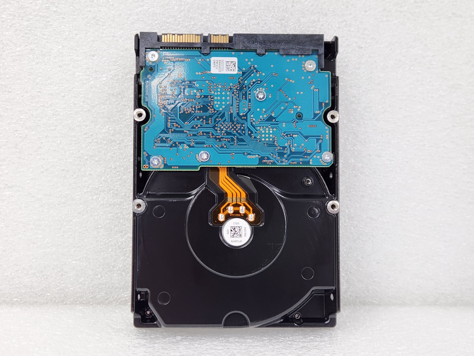 HGST HUS724040ALA640 4TB 3.5-inch SATA 6 Gbps 7.2K RPM Cache 64MB Hard Drive