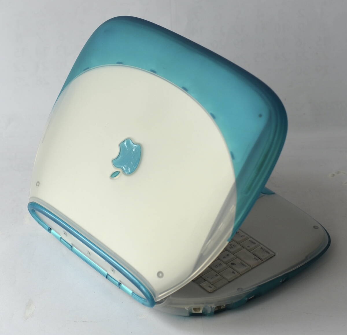 Apple iBook G3 Clamshell Blueberry 300MHz CD Laptop Vintage Mac Computer M6411