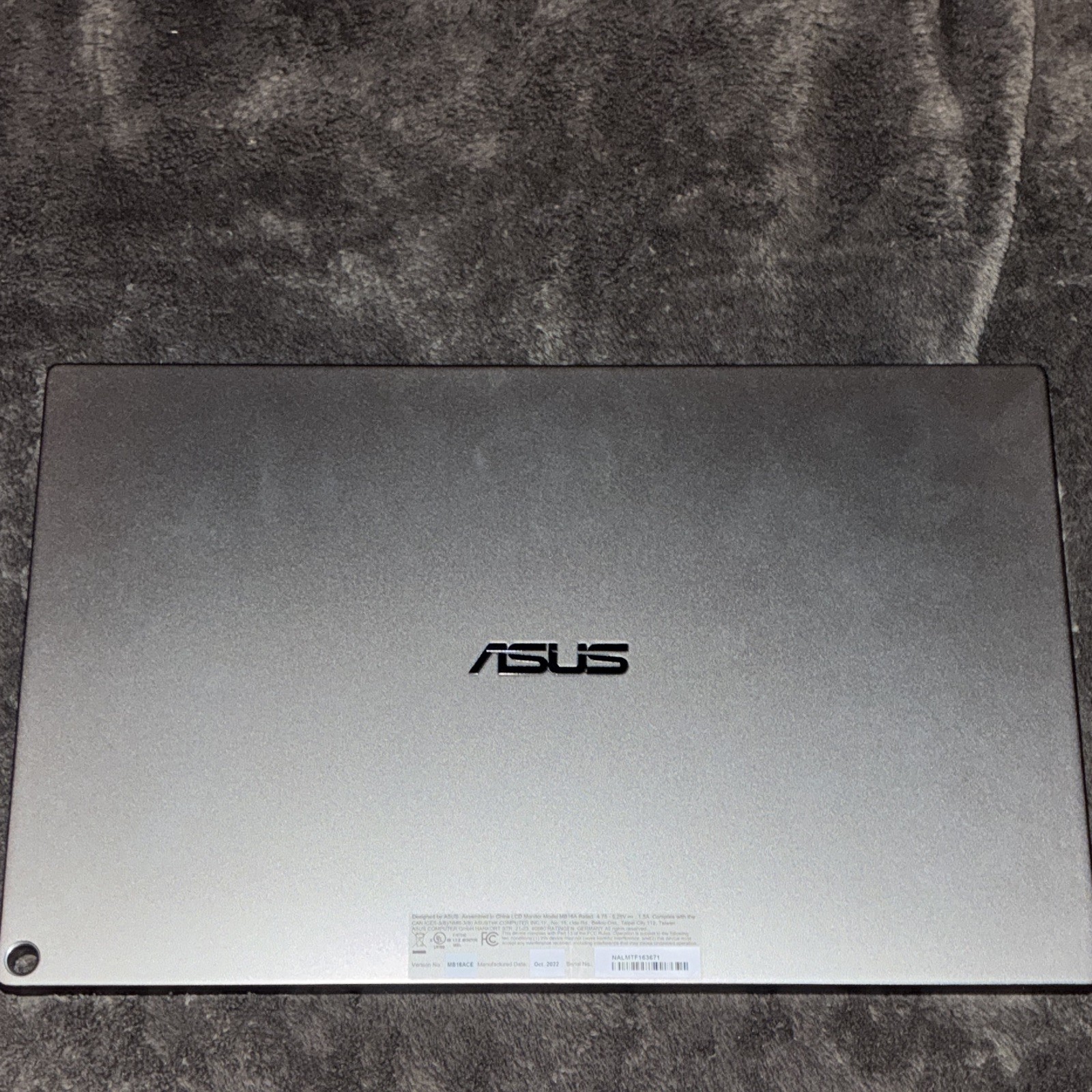 ASUS ZenScreen MB16AC 15.6″ FHD Portable USB-C LCD Monitor w/ Case Silver