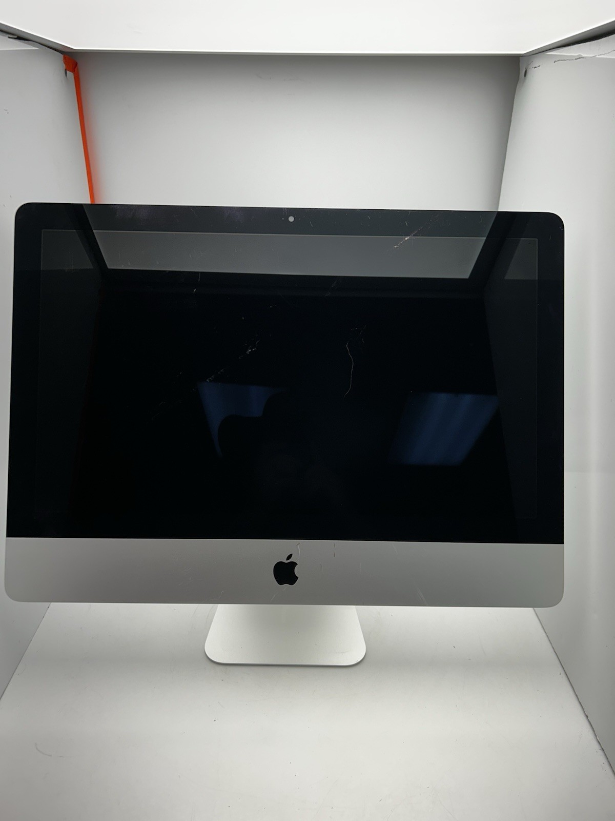 Apple iMac Late 2015 A1418 21.5″ Retina Core i5-5575R 2.8GHz 8GB 1TB HDD Scratch