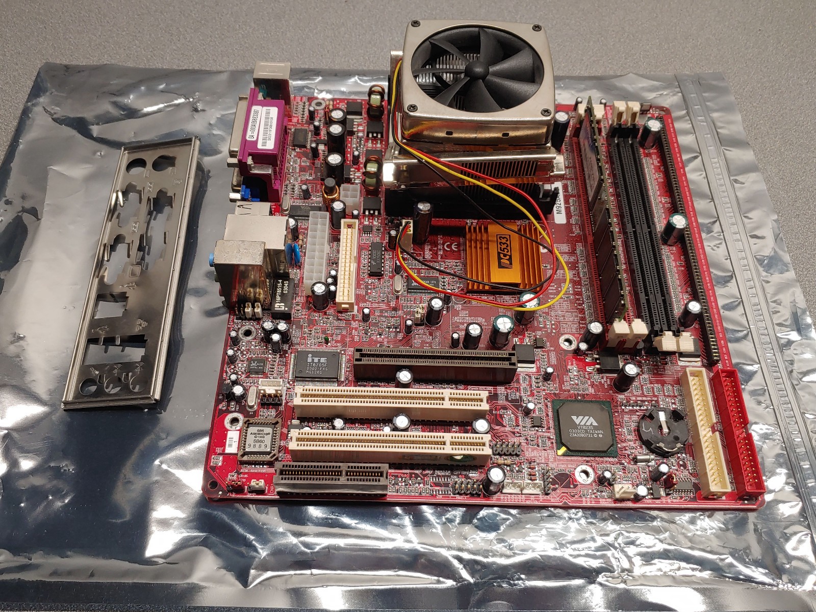 PC Chips M925ALU Socket 478, Pentium 4 1.6GHz, Heatsink, 512MB RAM w/ Backplate