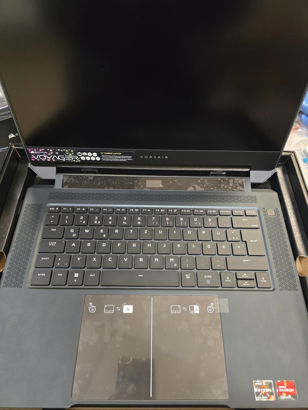 Corsair Voyager A1600 16” 1TB AMD Ryzen 7 16GB RAM Gaming Laptop- French Layout