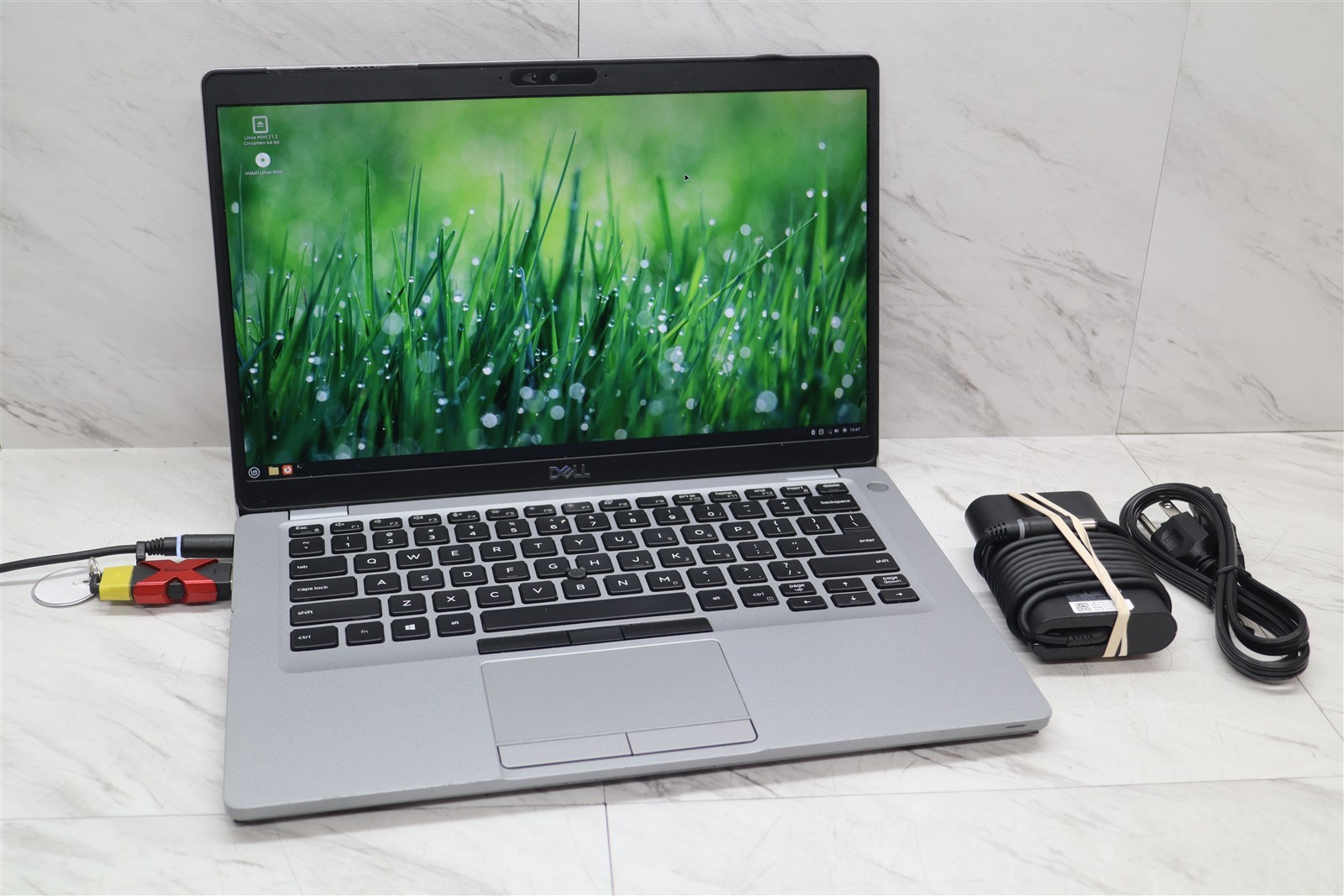 Dell Latitude 5410 14″ i5-10310U 1.7GHz 8GB FHD Laptop 1080p w/ Adapter