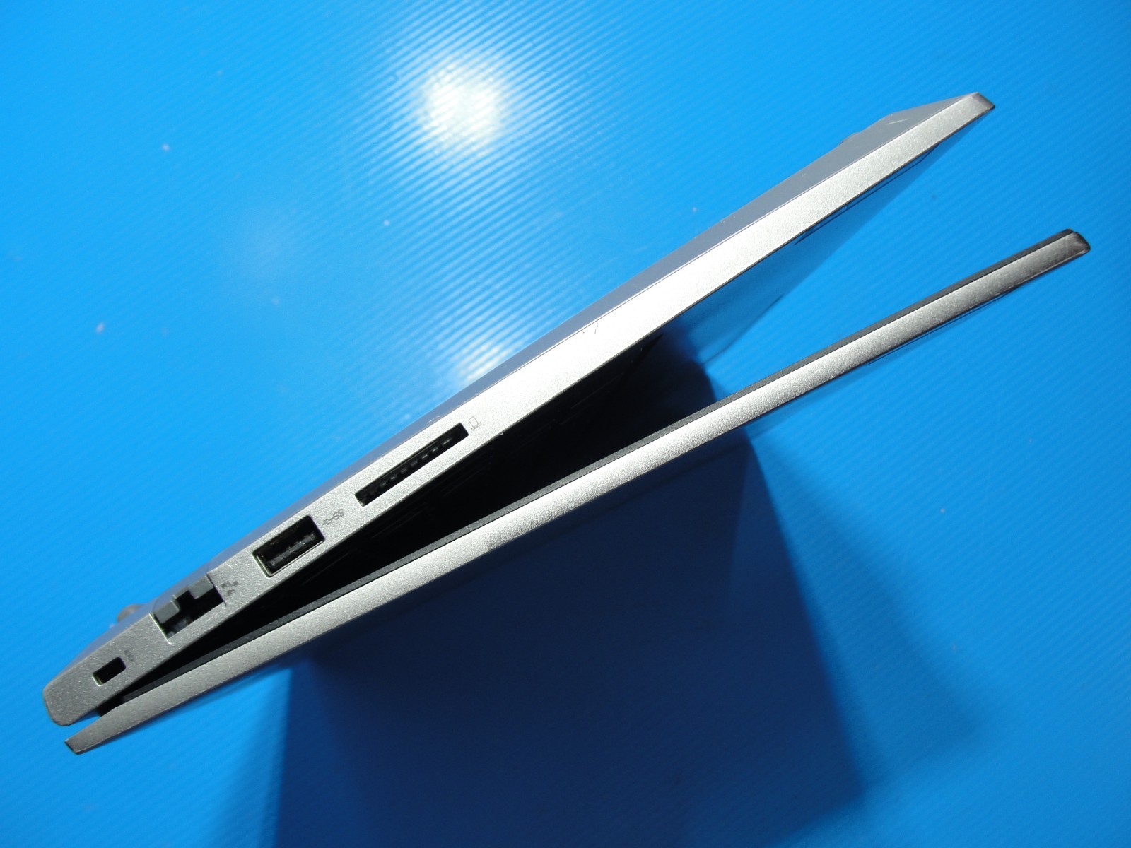 Lenovo ThinkBook 15 G3 ACL 15.6″ FHD AMD Ryzen 5 5500U 36GB RAM 1TB SSD+ PA