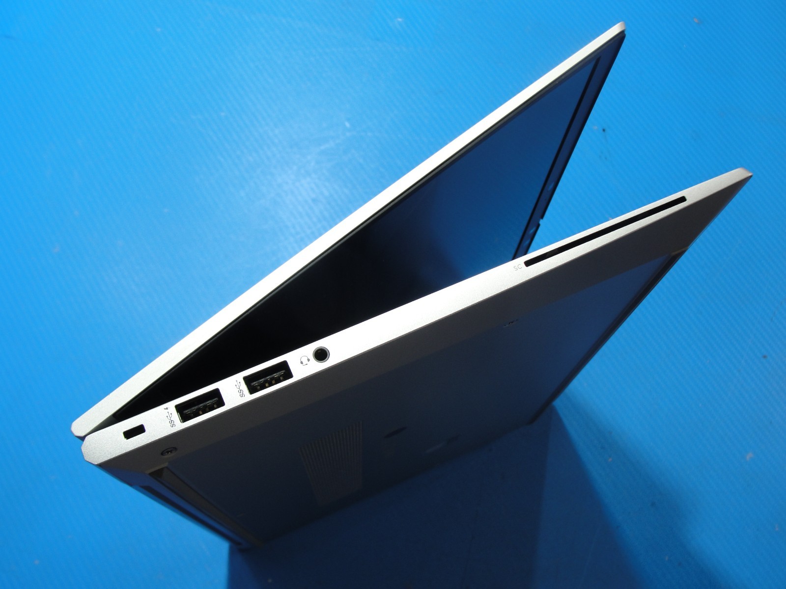 HP EliteBook 845 G7 14″FHD 2.1GHz 16GB RAM 256GB SSD Windows 11 Pro +Charger