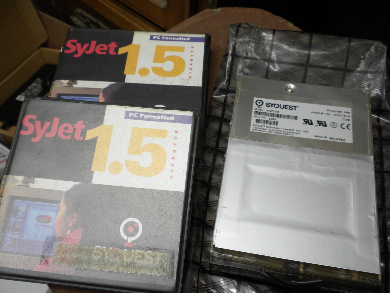 SYQUEST SparQ 1.5GB Internal IDE Drive for PCI – Untested Estate sale SOLD AS IS
