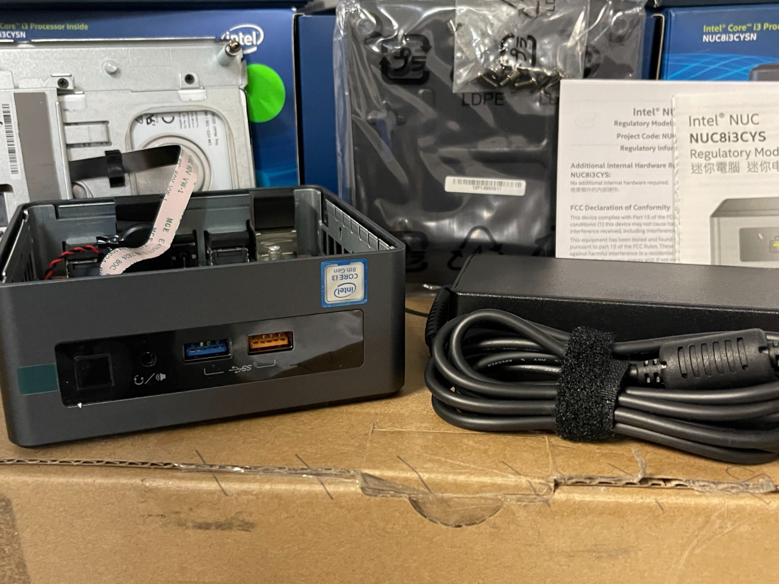 Intel NUC8i3CYSN i3-8121U, Radeon 540, *4GB RAM, 1TB HDD, Win10 – Retail Box