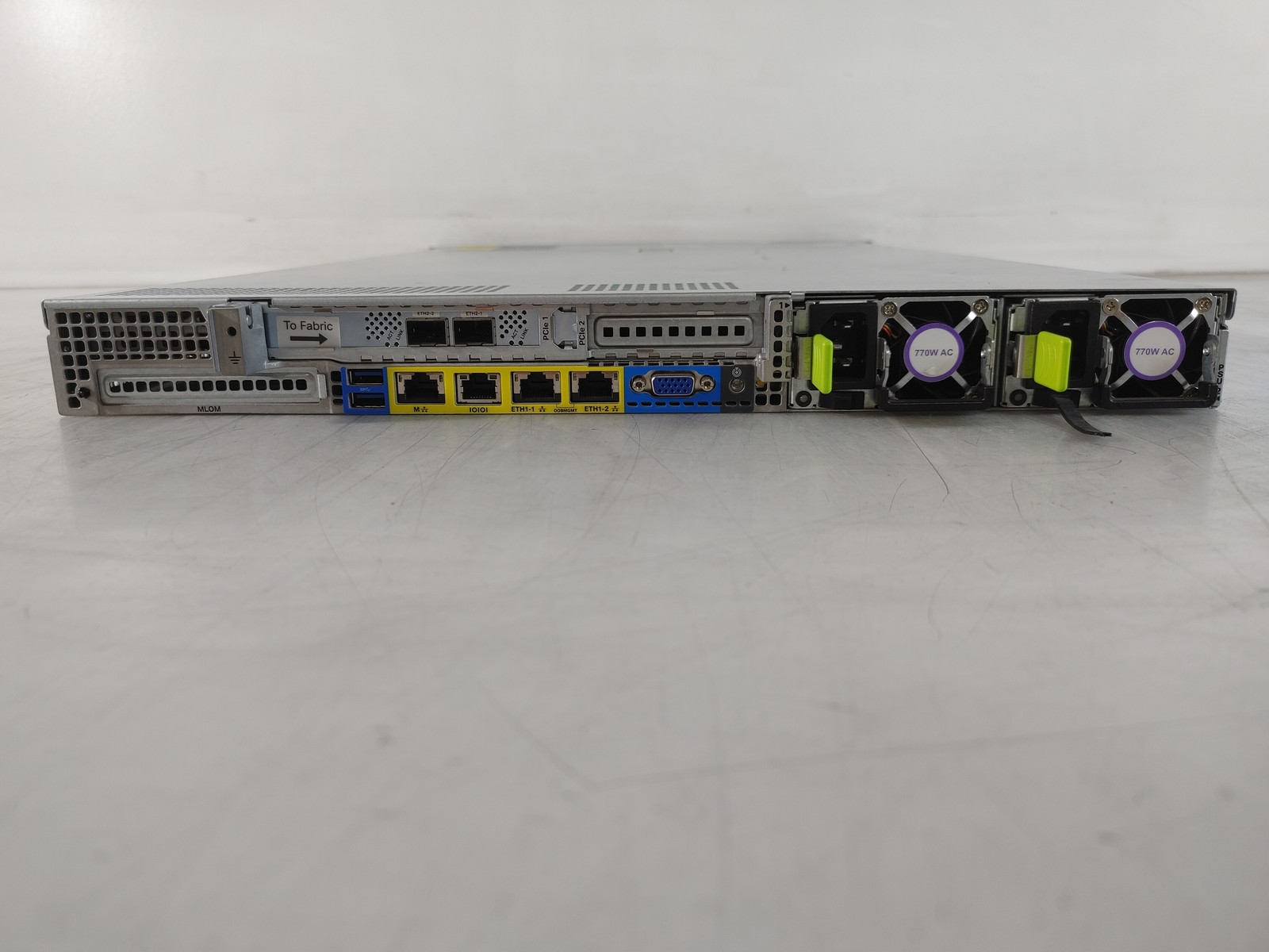 Cisco UCS C220 M4 2.40 GHz Intel Xeon E5-2620 v3 32 GB DDR4 Server No Drives/No