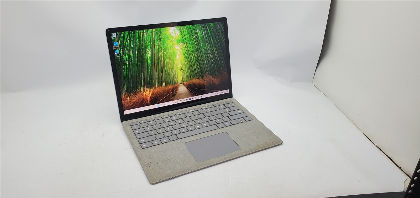 13.5″Microsoft Surface Laptop 2 1769 i5-8250U 1.60GHz RAM 8GB NVMe 128GB
