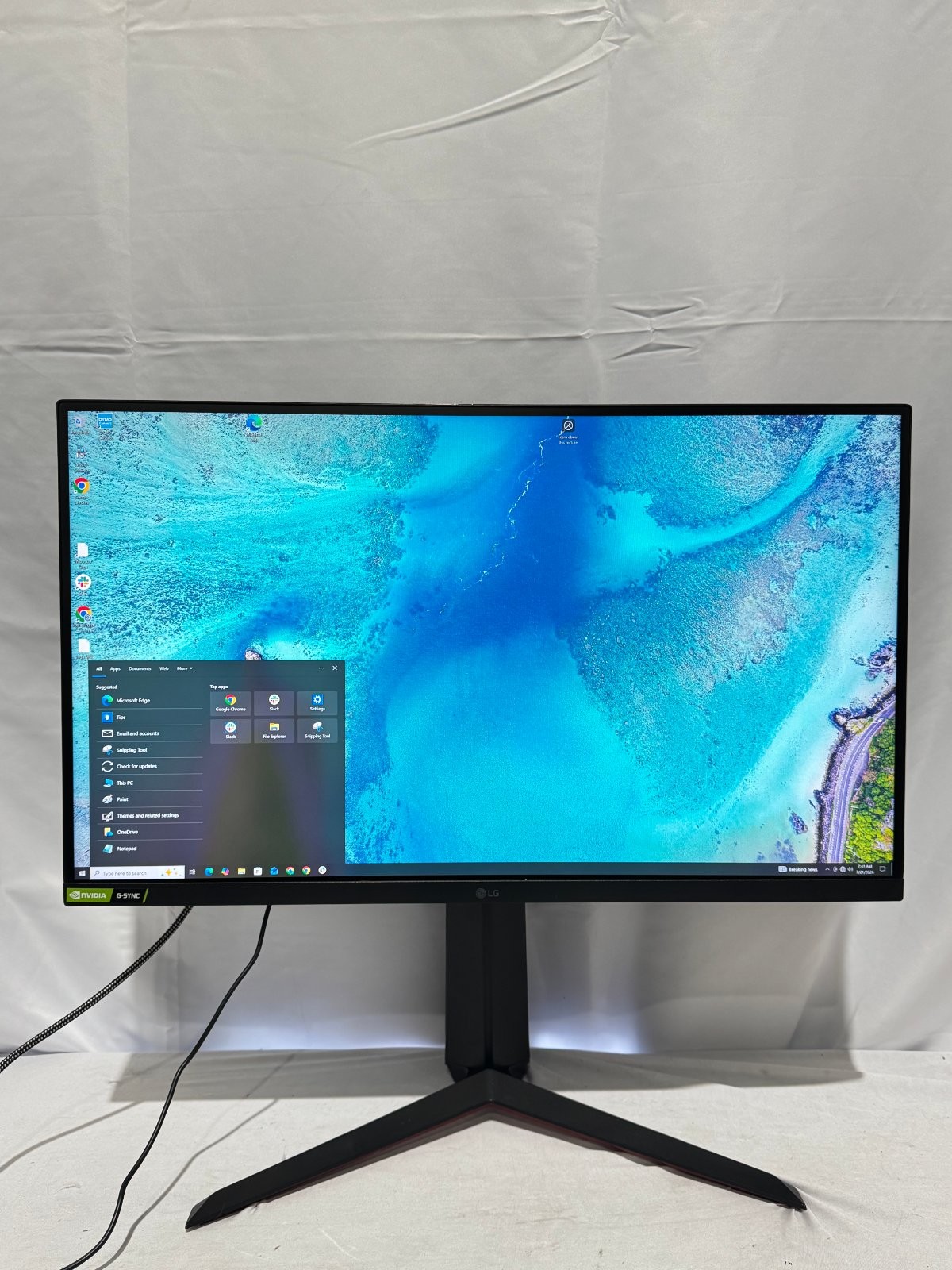 LG UltraGear 27in Monitor IPS LED 165Hz 1440p 1ms VESA DisplayPort HDMI