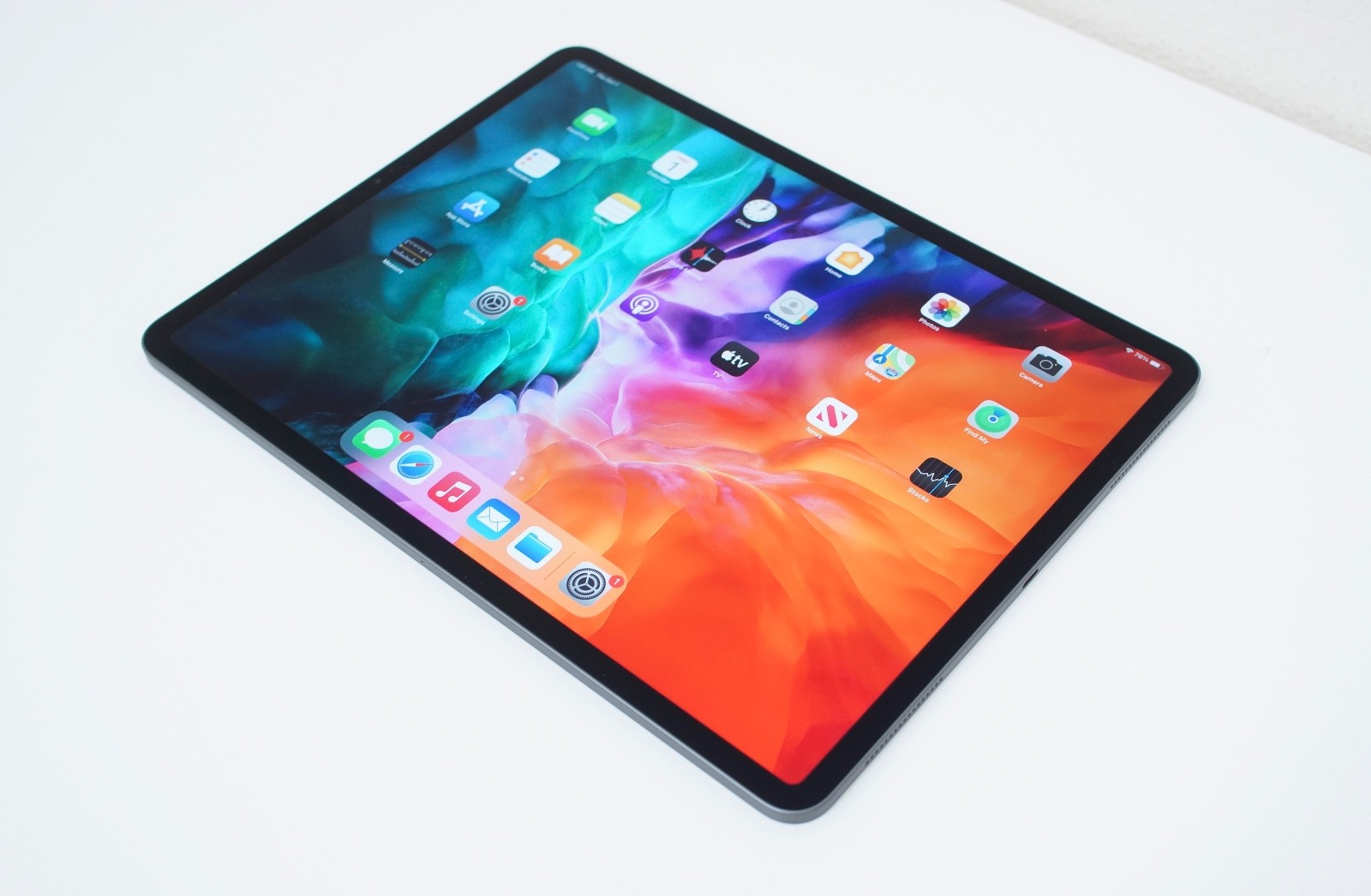 Apple 4th Gen 12.9 Inch iPad Pro 128GB (WiFi only / A2229) MY2H2CH/A + Pencil