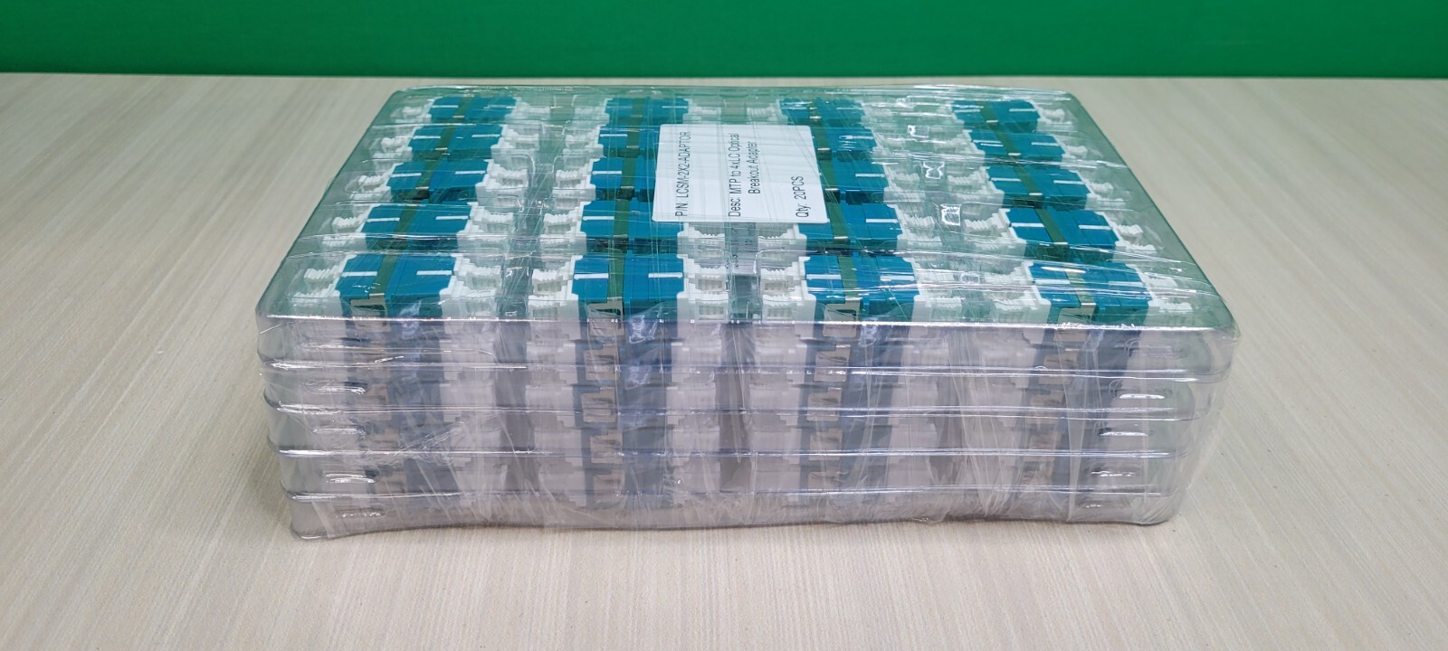 (QTY. 100) MTP to 4x LC OPTICAL BREAKOUT COUPLER LCSM-2×2-ADAPTER FIBER OPTIC