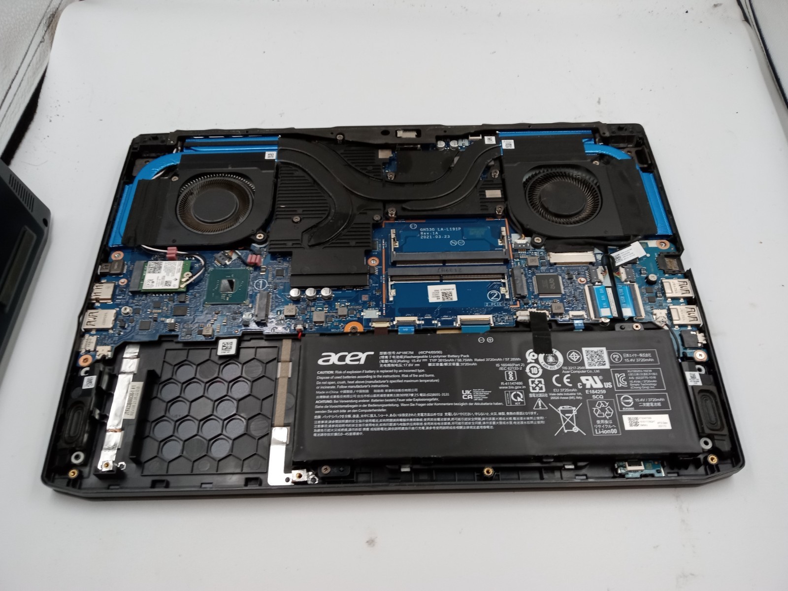 Acer Predator Triton PT315-53 15.6″ Laptop i7-11800H Nvidia RTX 3060 -CRACKED!!