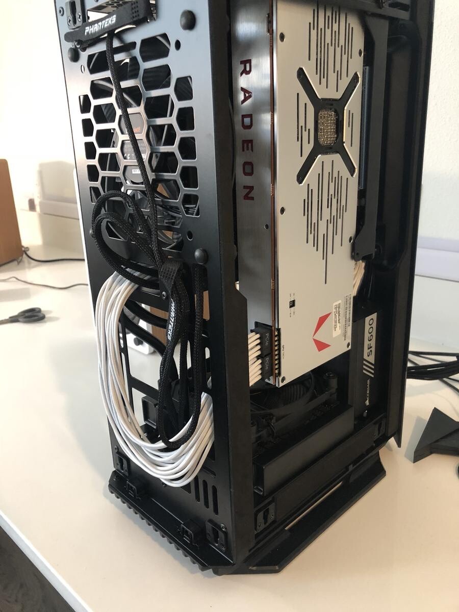 SAPPHIRE Radeon RX Vega 64 (Limited Edition!) Rare listing