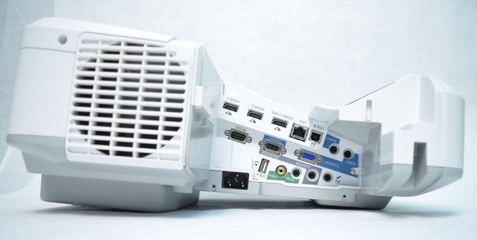 Epson PowerLite 675W H745A 3200 Lumens Ultra Short Throw Projector 1500 Lamp Hrs