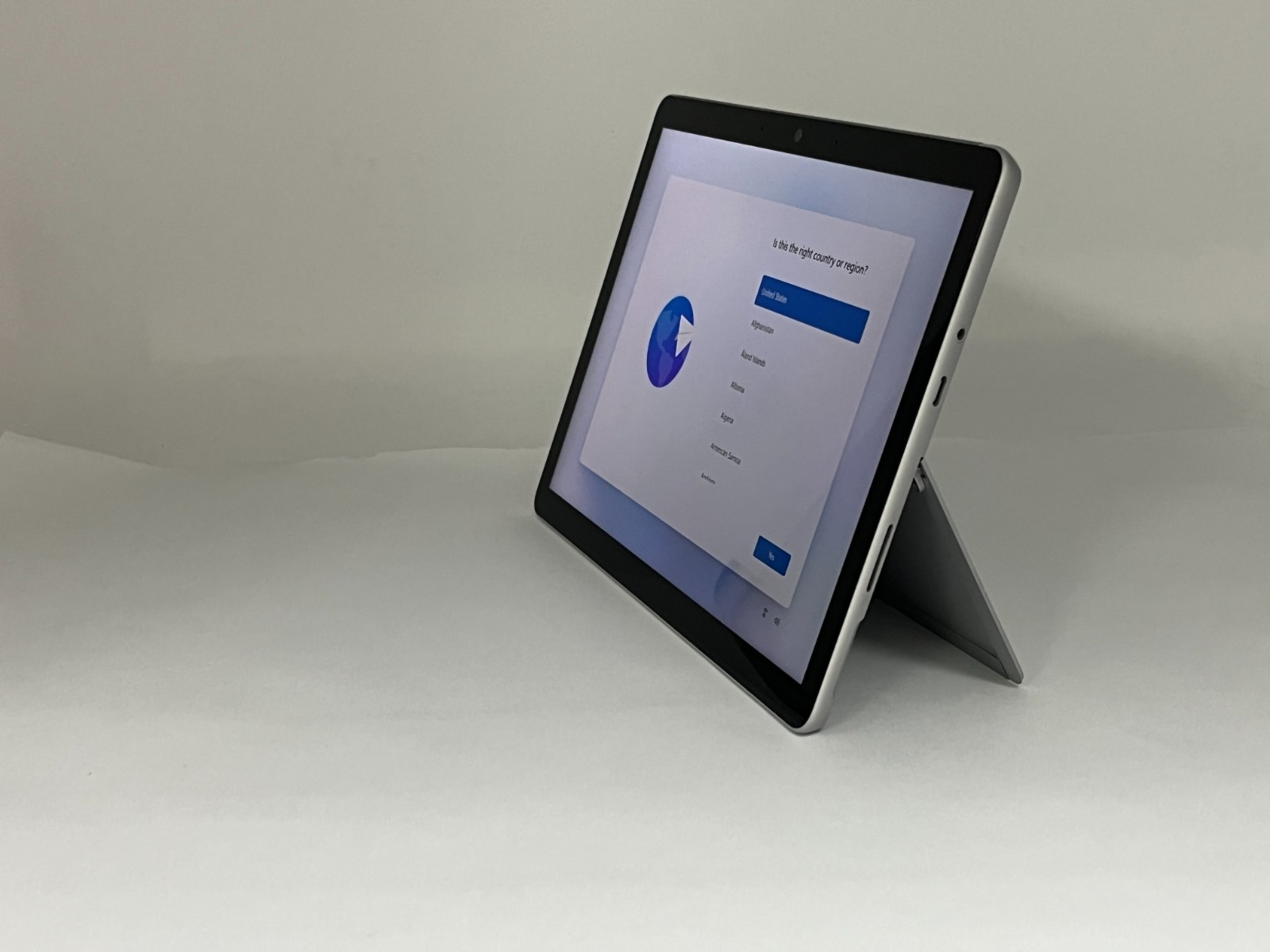 Microsoft Surface Go 2 1926 Intel Pentium 4425Y @ 1.7GHz 4GB 64GB NVME LOT OF 2