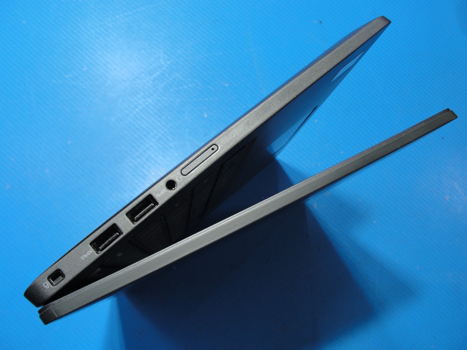 Dell Latitude 7410 14” FHD TOUCH i7-10610U 1.8GHz 16GB RAM 512GB SSD +Charger