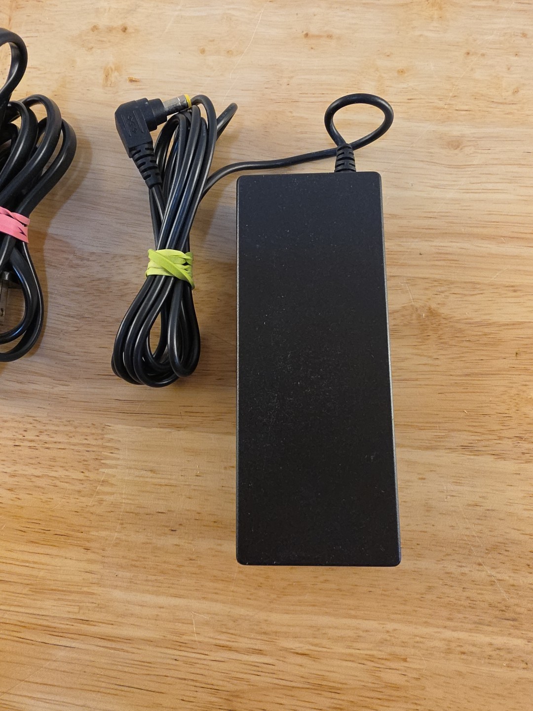Genuine Fujitsu 80W AC Adapter ADP-80NB A 19V 4.22A Power Supply Charger